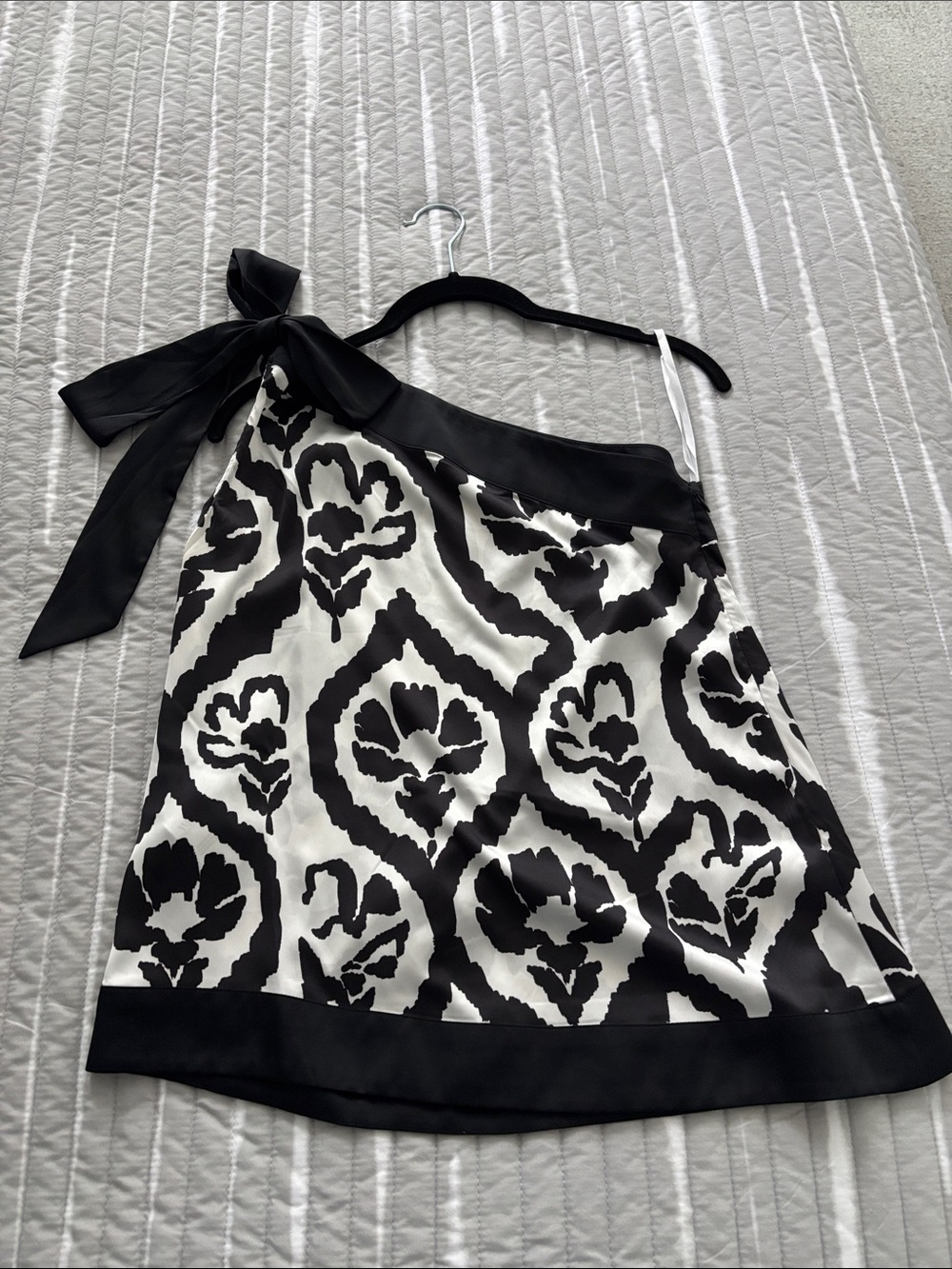 White House Black Market One Shoulder Satin Top XSmall